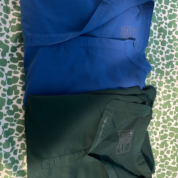 Bundle Deal 💰 FIGS Rafaela Oversized Scrub Tops XL – Royal Blue + Forest Green - Picture 2 of 5